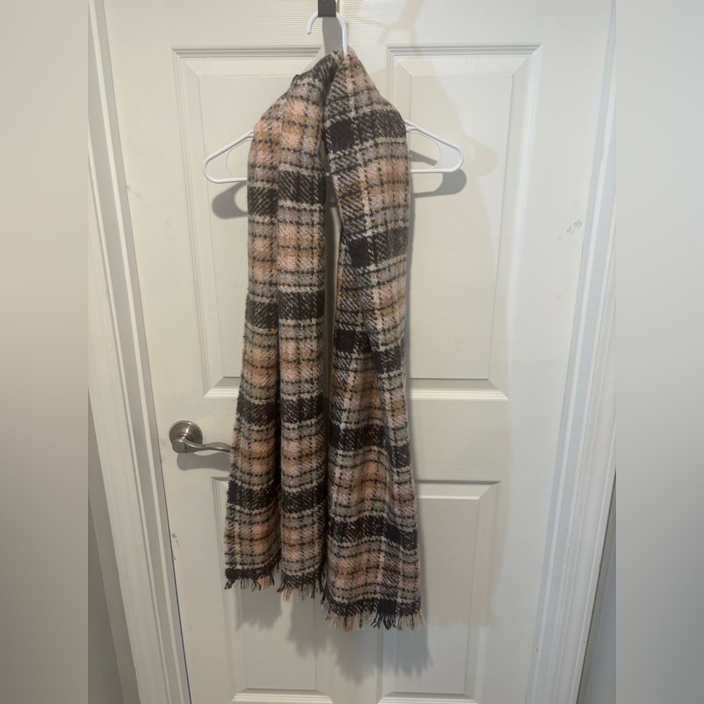 EMANUEL GERALDO Plaid Blanket Scarf in Brown, White, and Pink